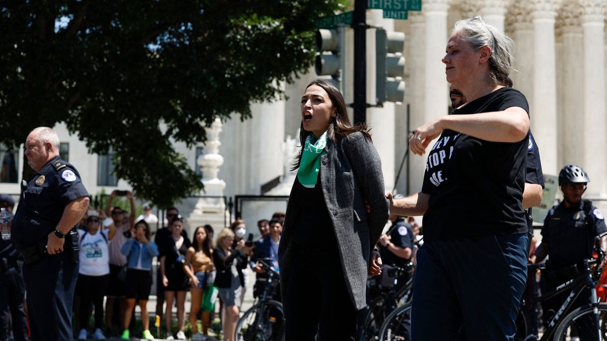 Několik demokratů v USA protestovalo za právo na potrat. Skončili ve vazbě
